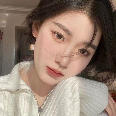 水瓶座女孩海报